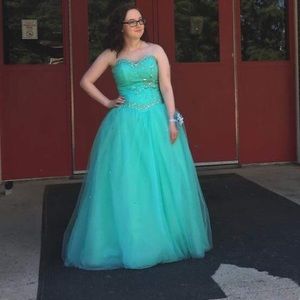 Meet your Posher, Charlene